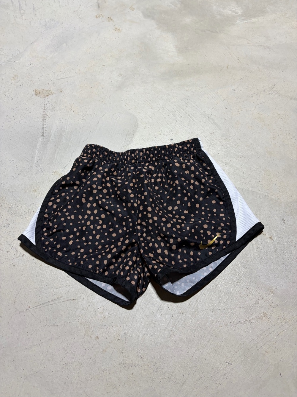Nike kids Black Dot athletic Shorts 6 M